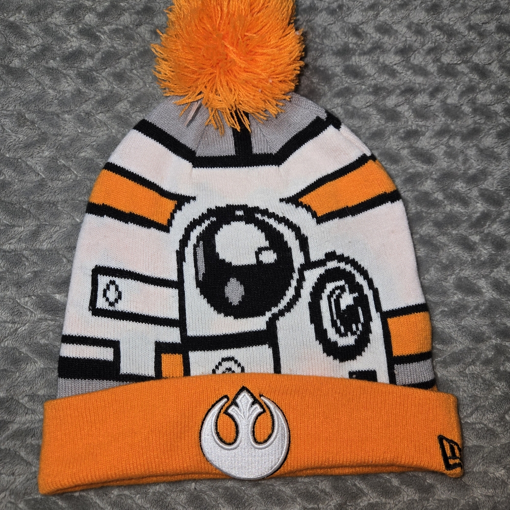 Star Wars: The Force Awakens BB-8 New Era knit beanie with pom-pom